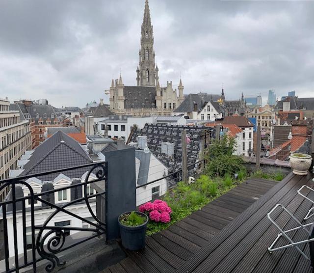 Duplex Dernier Etage Avec Terasse A Deux Pas De La Grand Place Брюссель Экстерьер фото